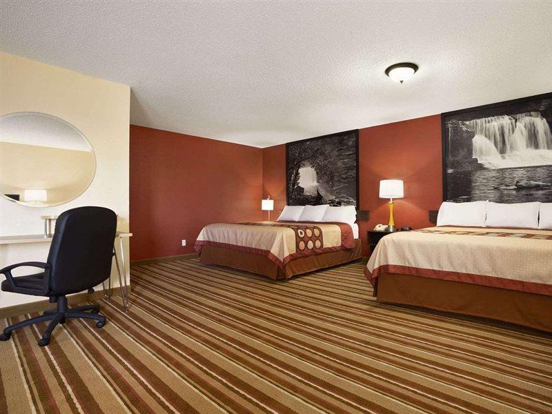 Super 8 By Wyndham Mattoon Hotel Екстериор снимка