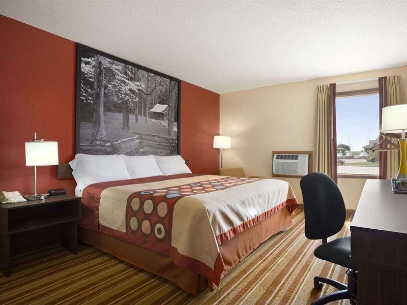 Super 8 By Wyndham Mattoon Hotel Екстериор снимка