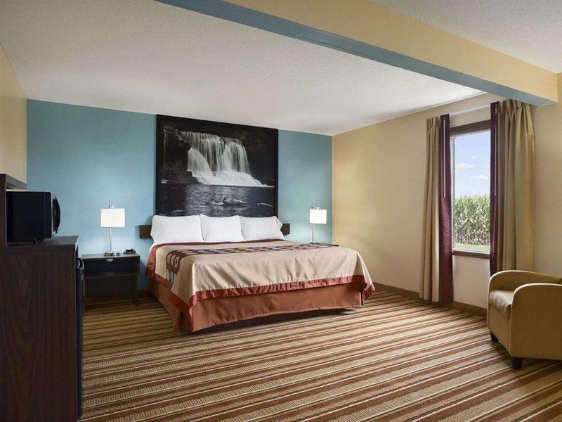 Super 8 By Wyndham Mattoon Hotel Екстериор снимка