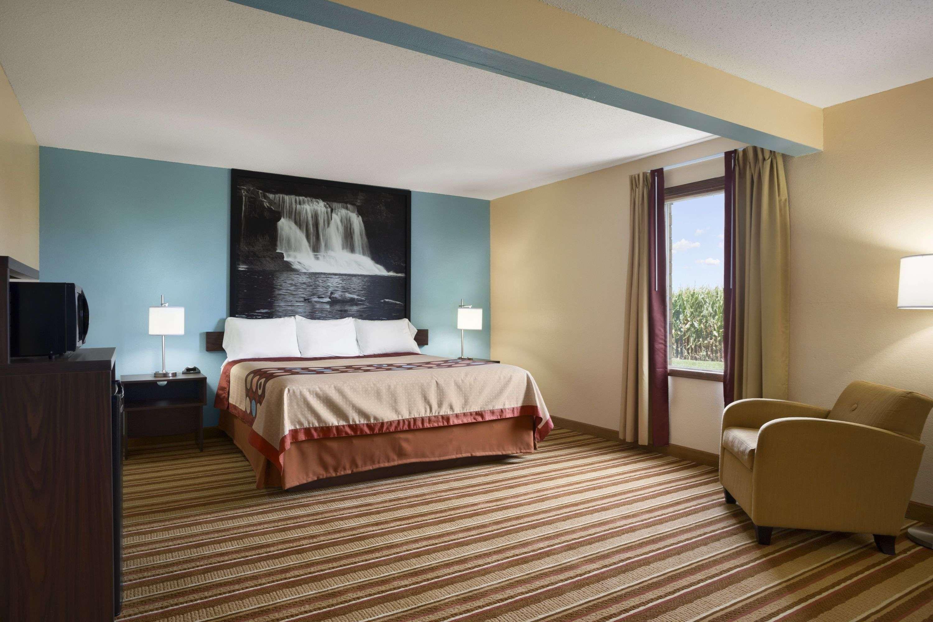 Super 8 By Wyndham Mattoon Hotel Екстериор снимка
