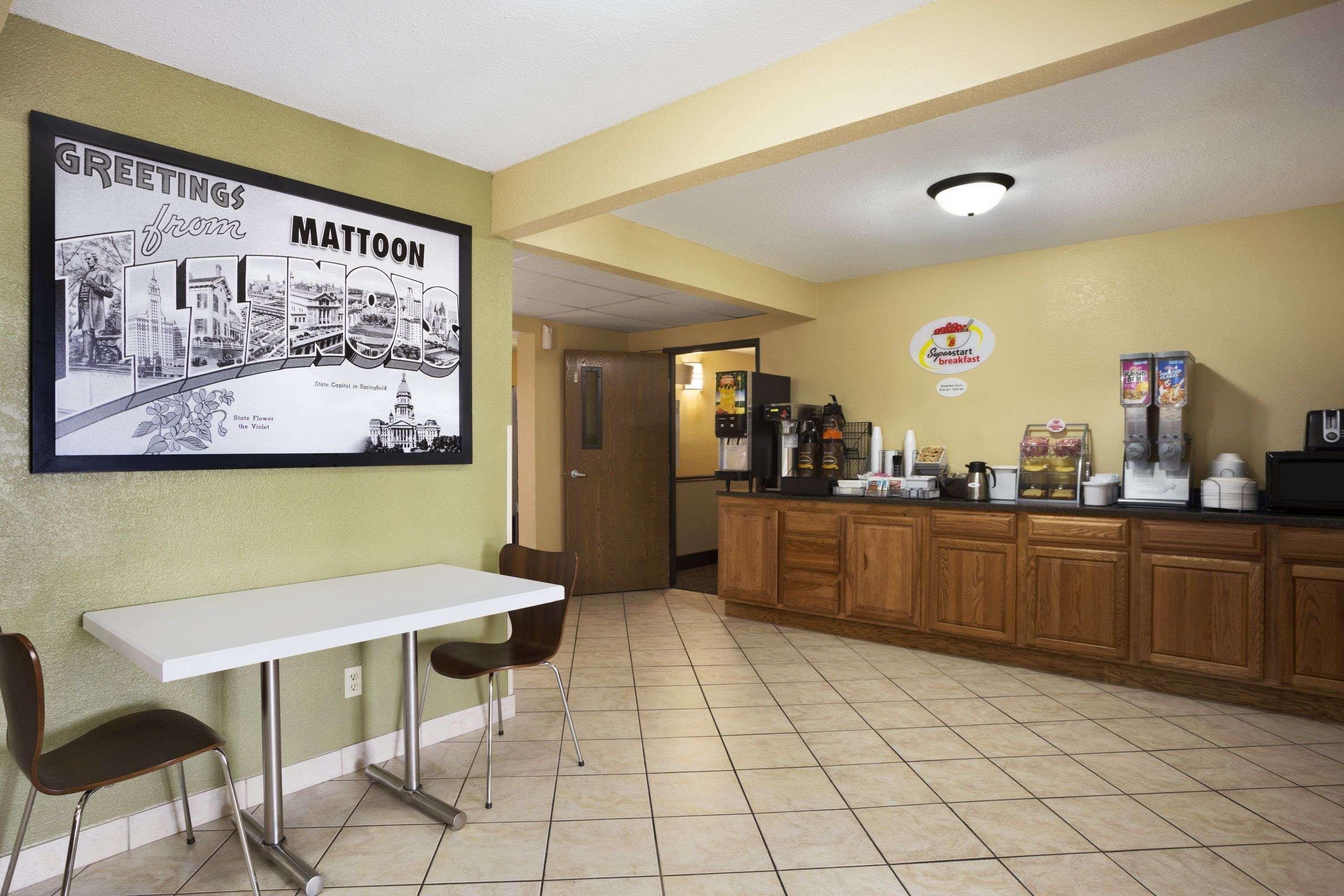 Super 8 By Wyndham Mattoon Hotel Екстериор снимка