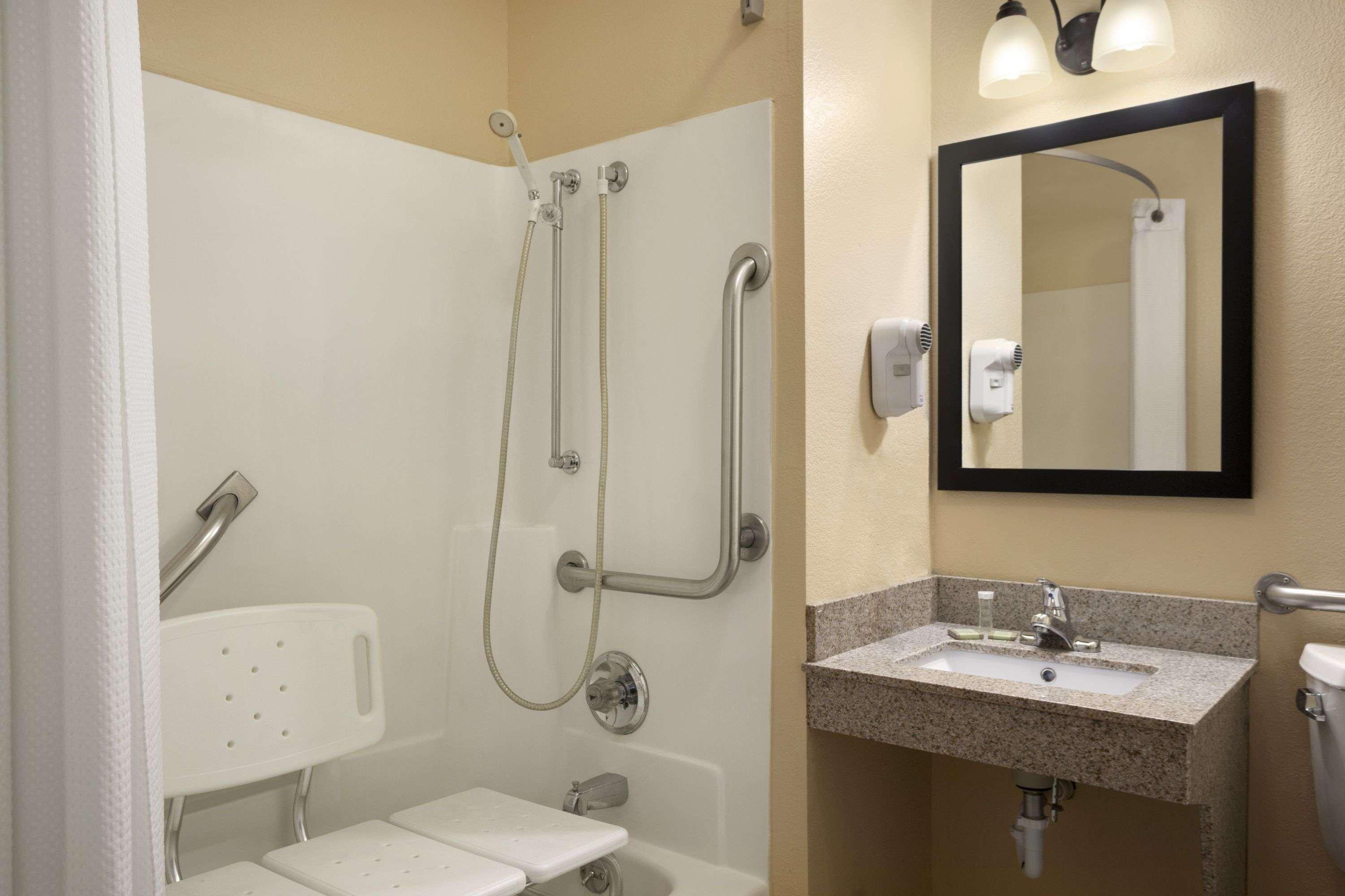 Super 8 By Wyndham Mattoon Hotel Екстериор снимка