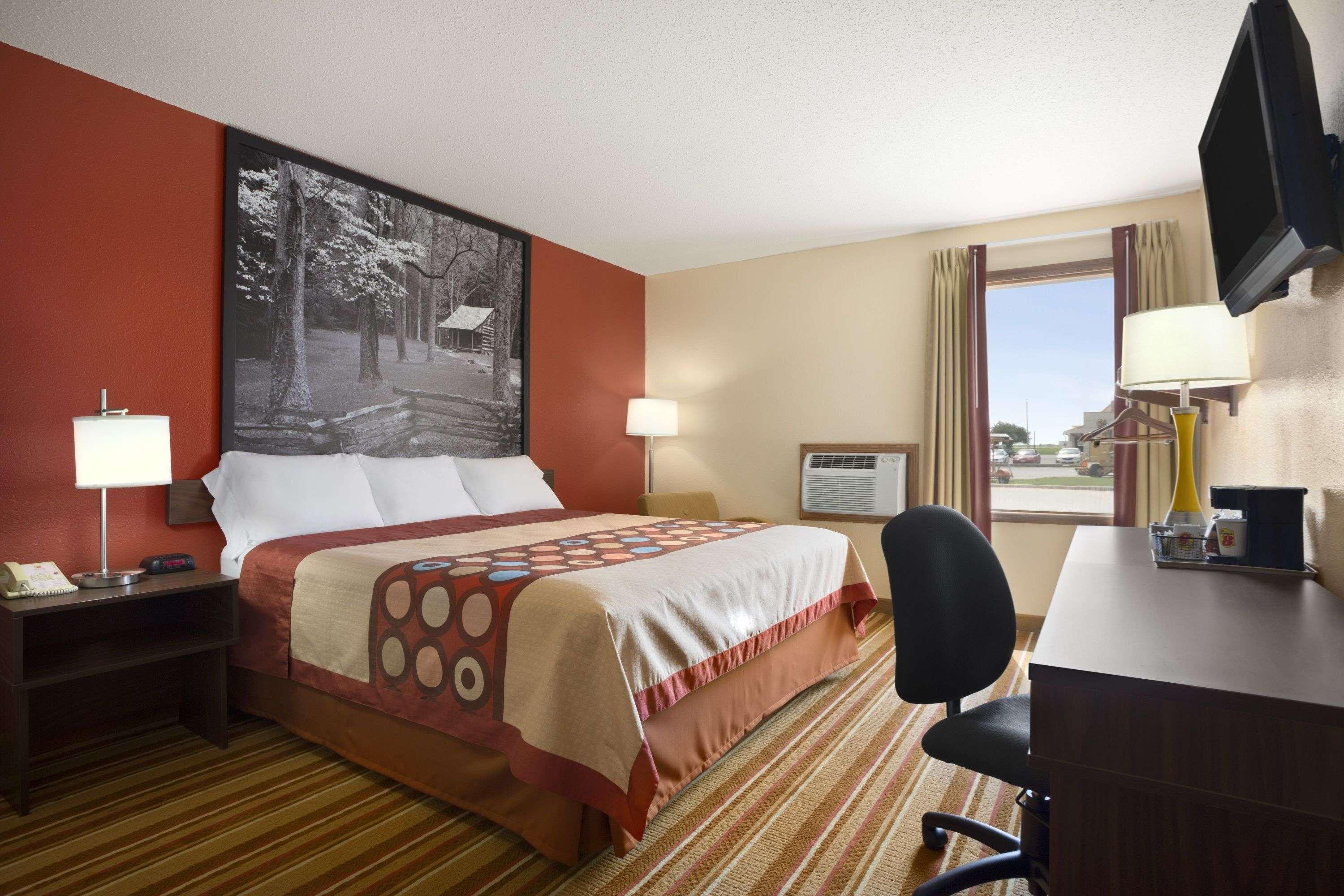 Super 8 By Wyndham Mattoon Hotel Екстериор снимка
