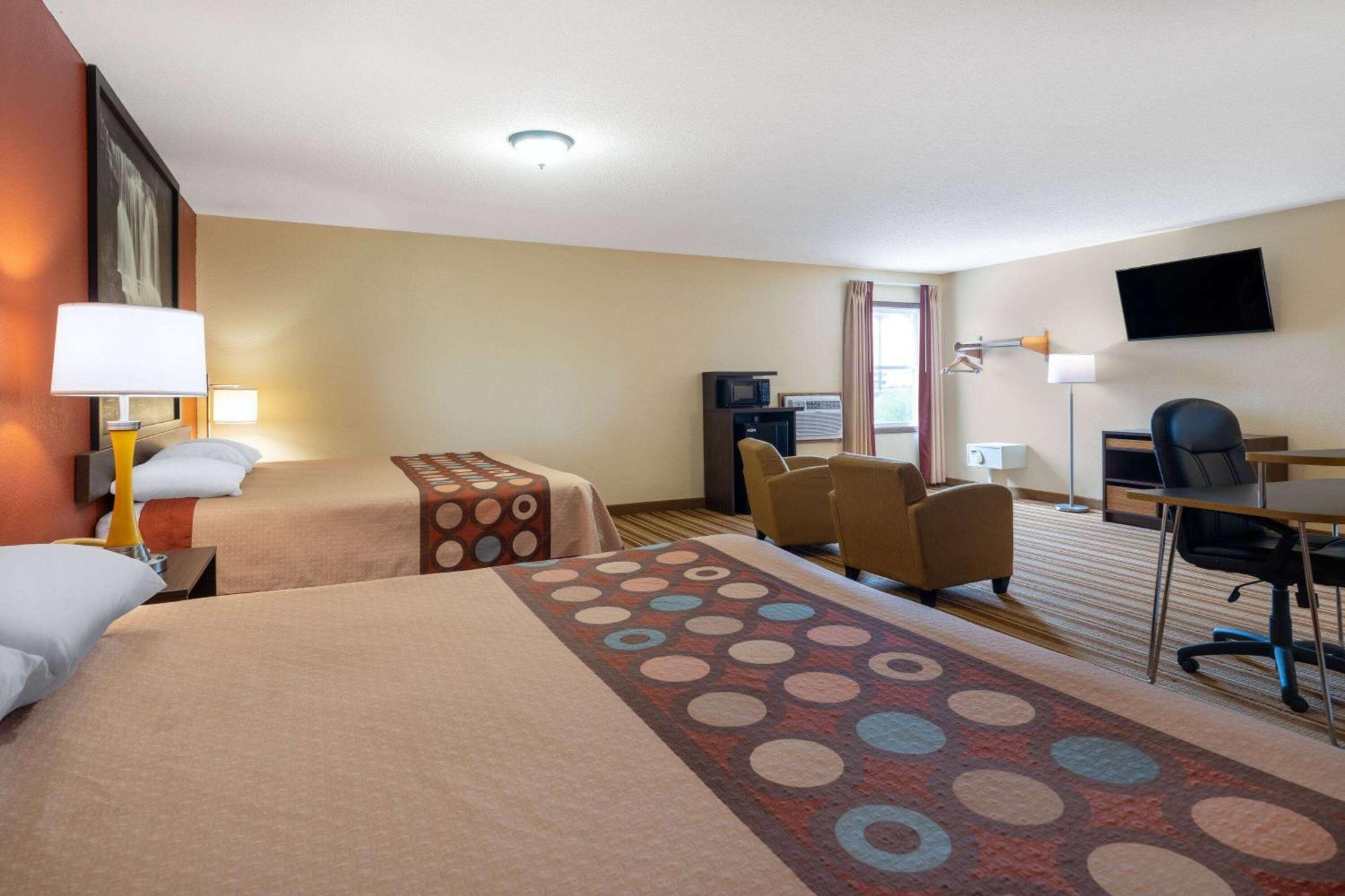 Super 8 By Wyndham Mattoon Hotel Екстериор снимка