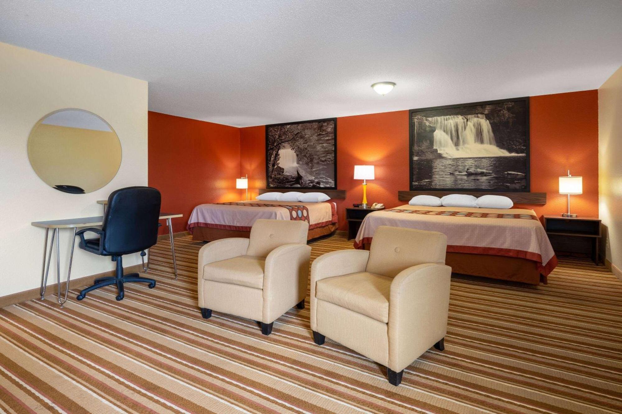 Super 8 By Wyndham Mattoon Hotel Екстериор снимка