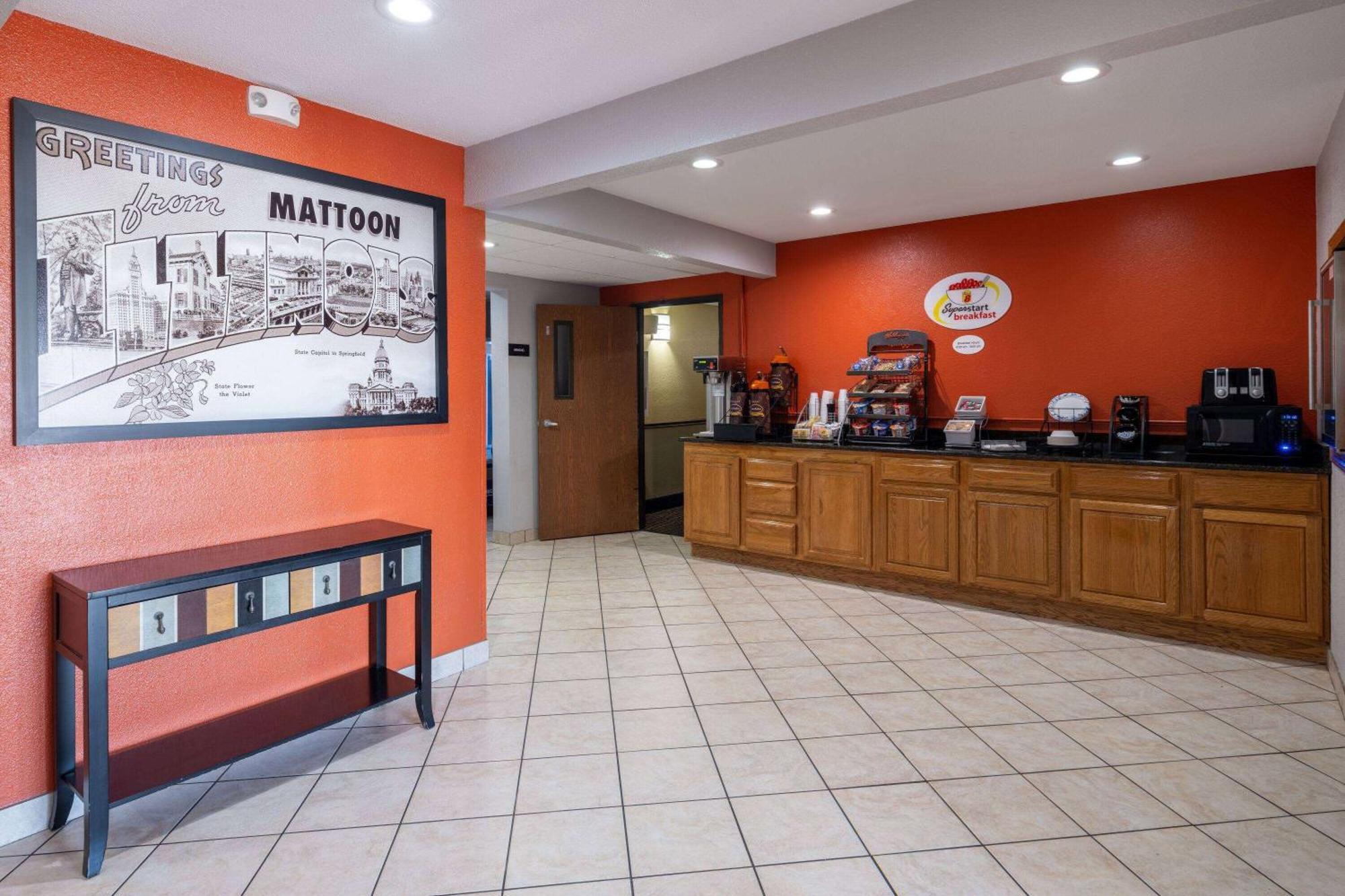 Super 8 By Wyndham Mattoon Hotel Екстериор снимка