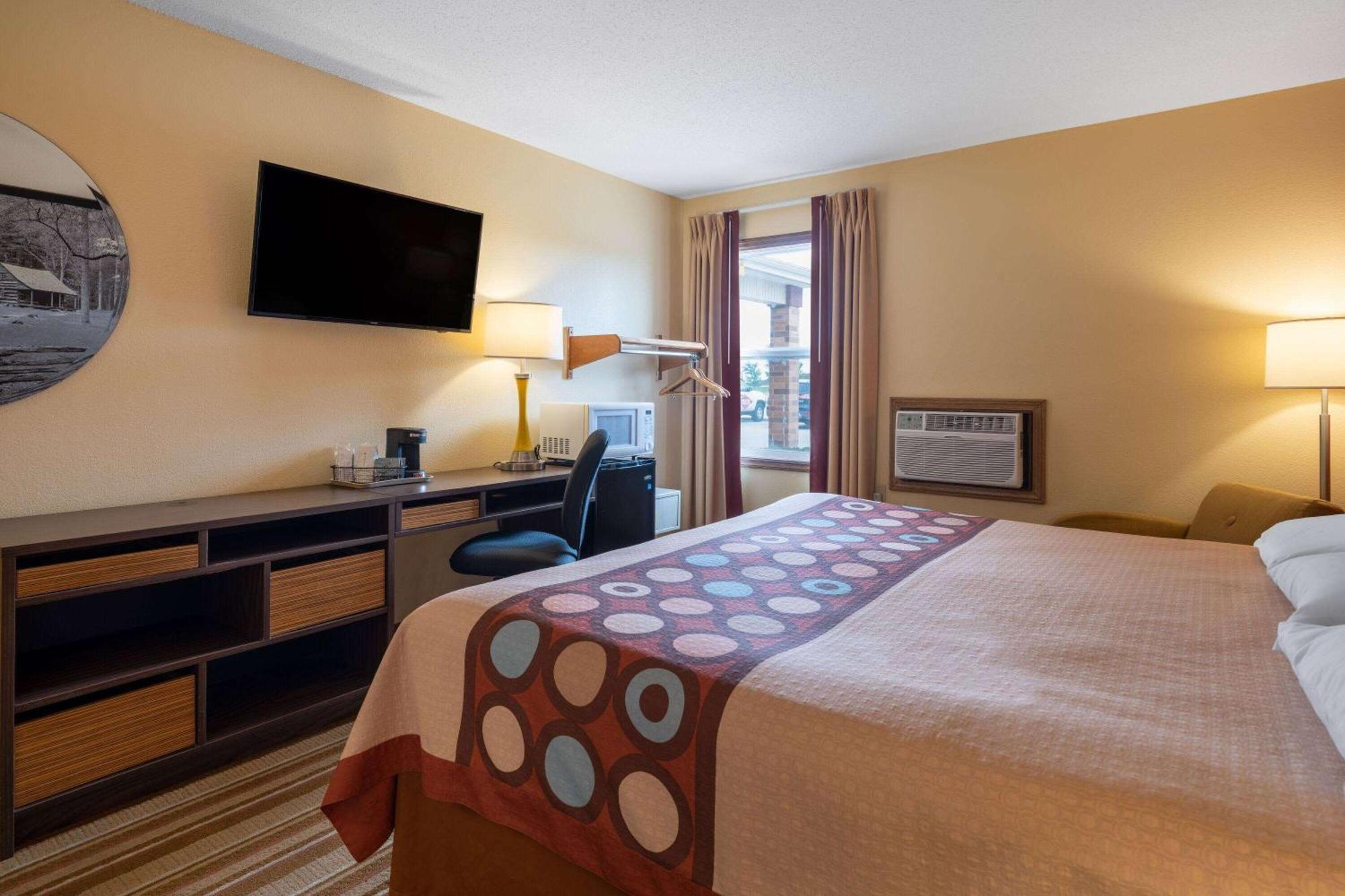 Super 8 By Wyndham Mattoon Hotel Екстериор снимка