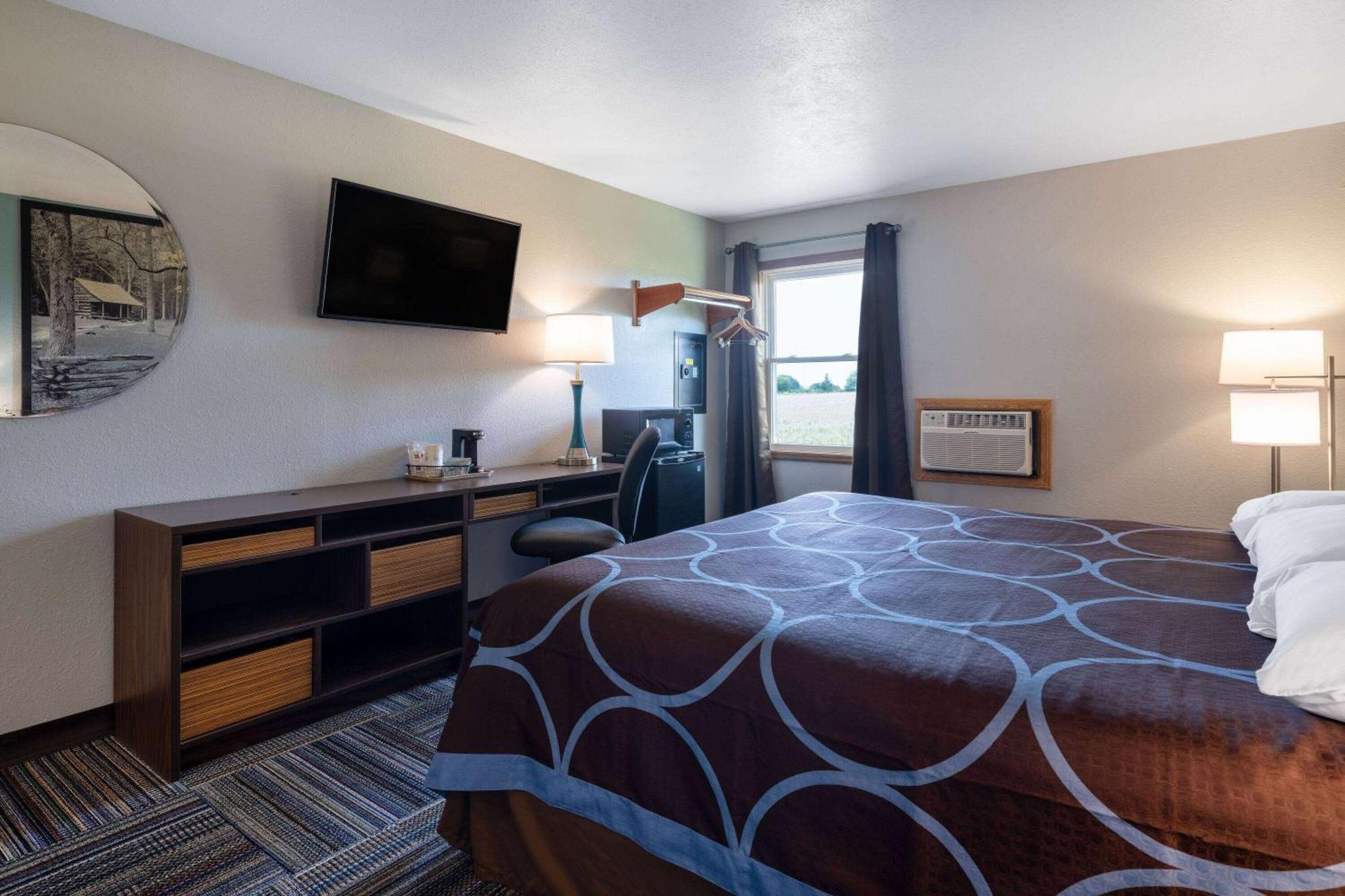 Super 8 By Wyndham Mattoon Hotel Екстериор снимка