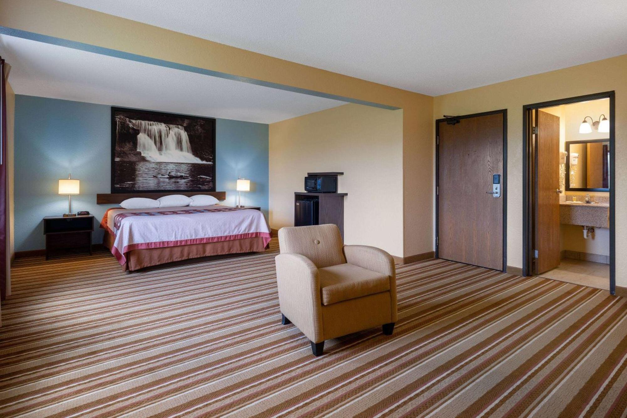 Super 8 By Wyndham Mattoon Hotel Екстериор снимка