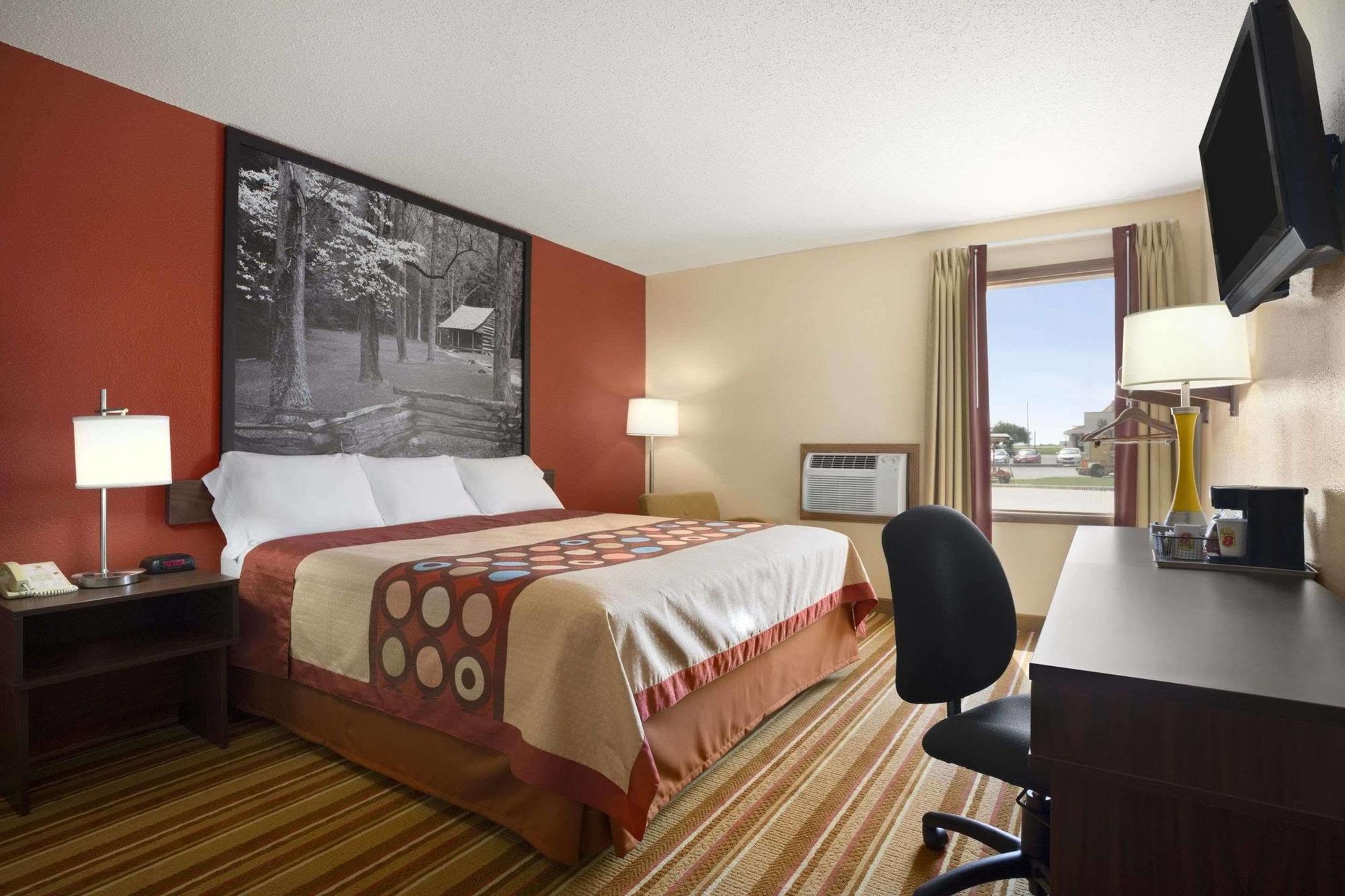 Super 8 By Wyndham Mattoon Hotel Екстериор снимка