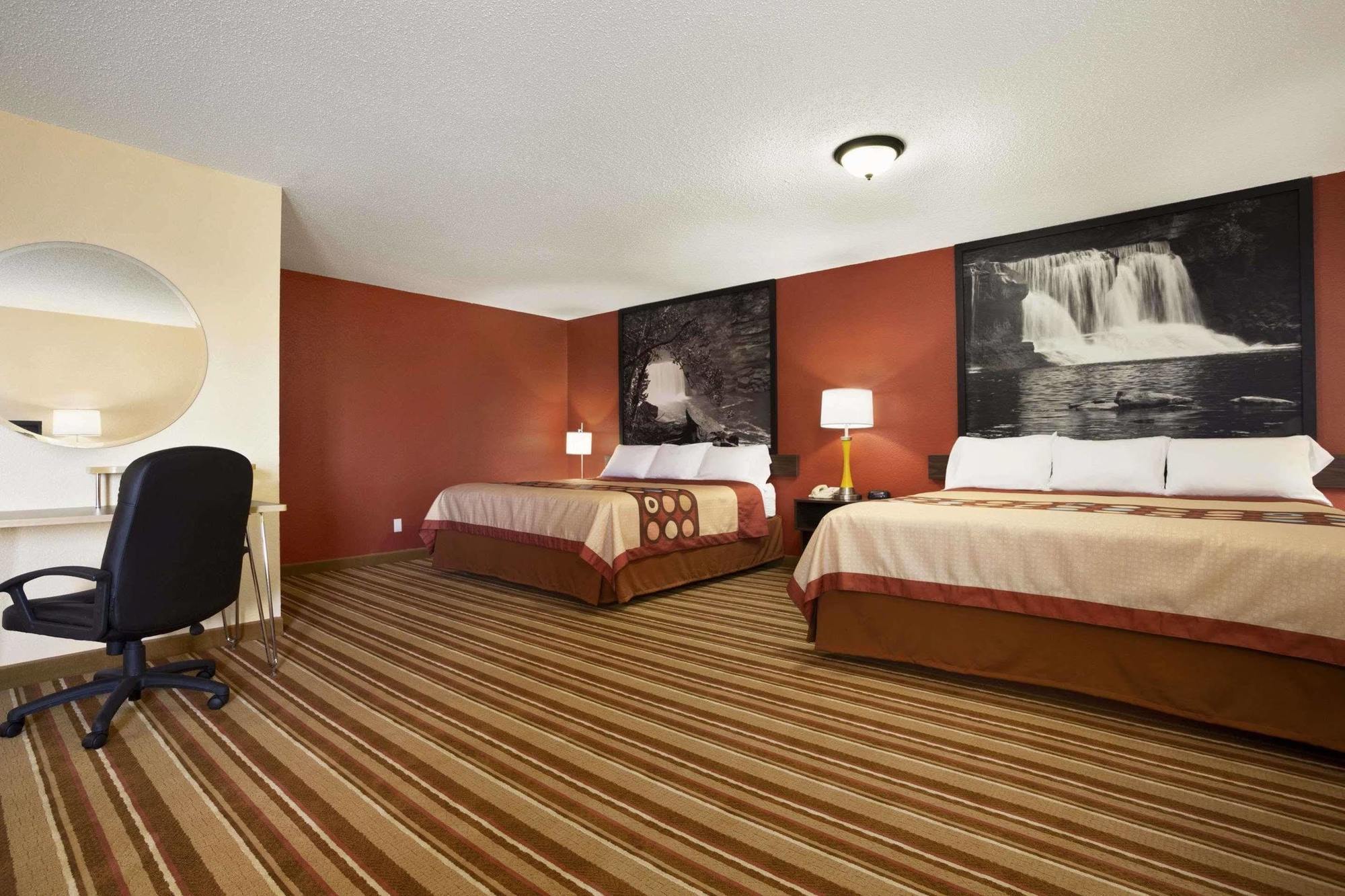 Super 8 By Wyndham Mattoon Hotel Екстериор снимка